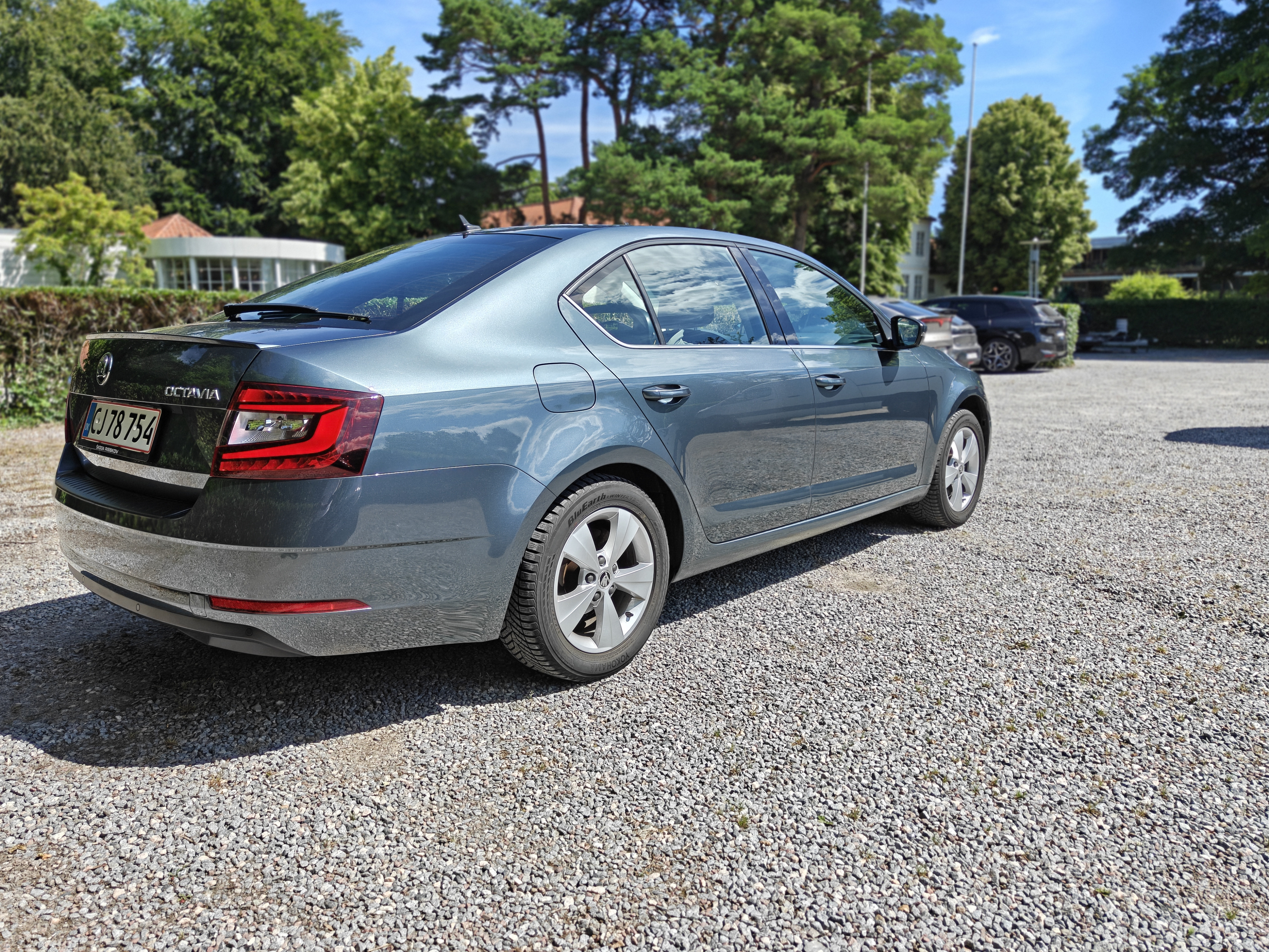 Grå Skoda Octavia fra 2018