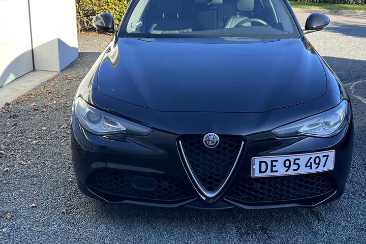Sort Alfa Romeo Giulia fra 2017