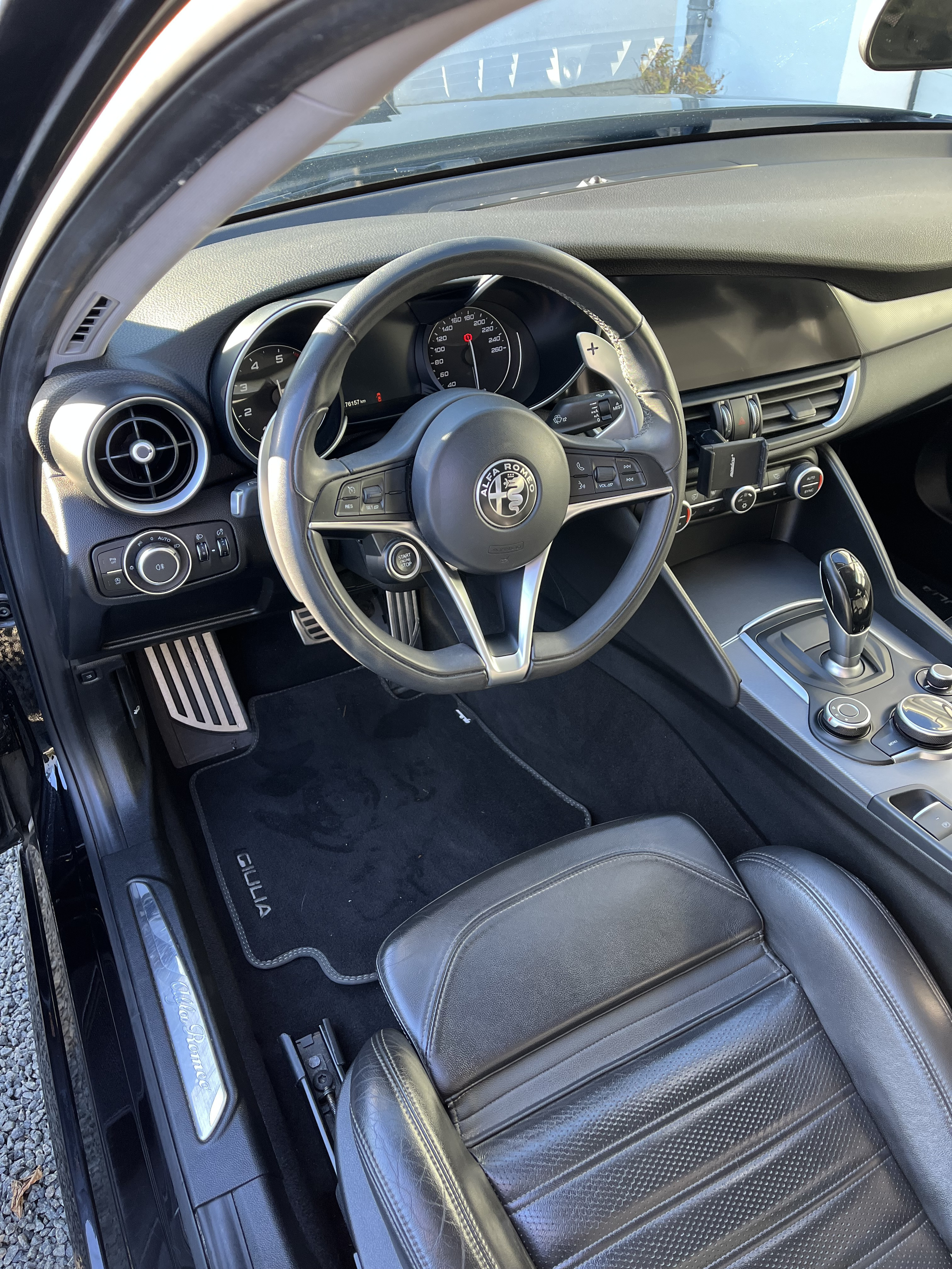 Sort Alfa Romeo Giulia fra 2017