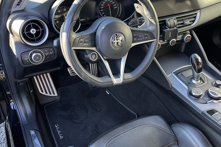 Sort Alfa Romeo Giulia fra 2017