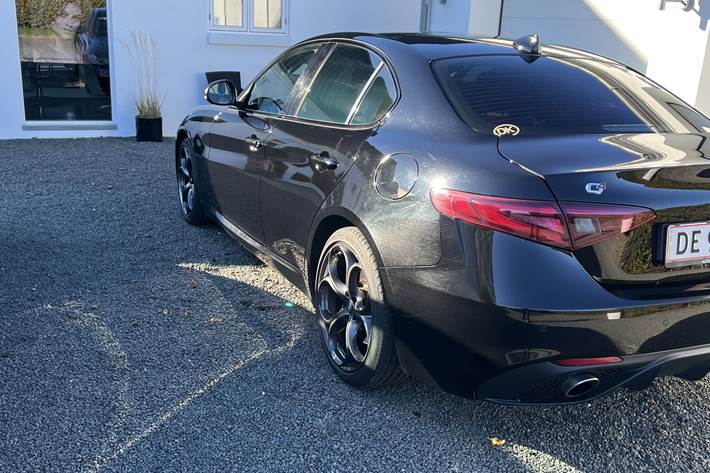 Sort Alfa Romeo Giulia fra 2017
