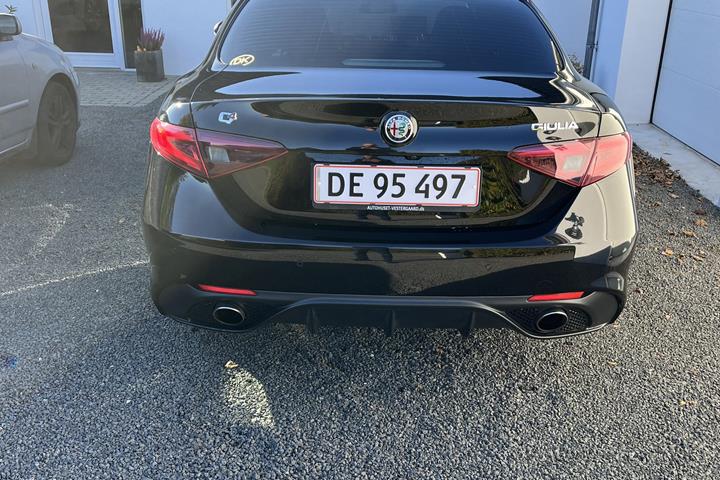 Sort Alfa Romeo Giulia fra 2017