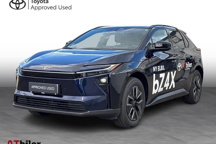 Blå Toyota BZ4X fra 2026 set udefra
