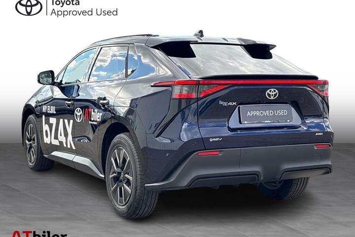Blå Toyota BZ4X fra 2026