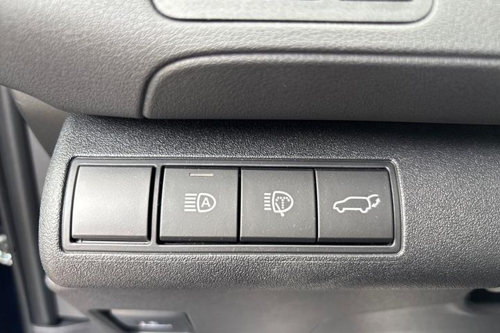 Blå Toyota BZ4X fra 2026