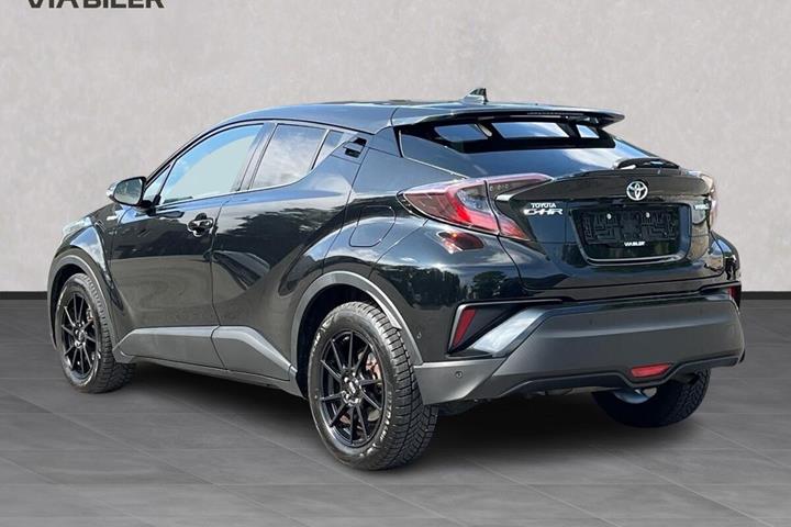 Sort Toyota C-HR fra 2017