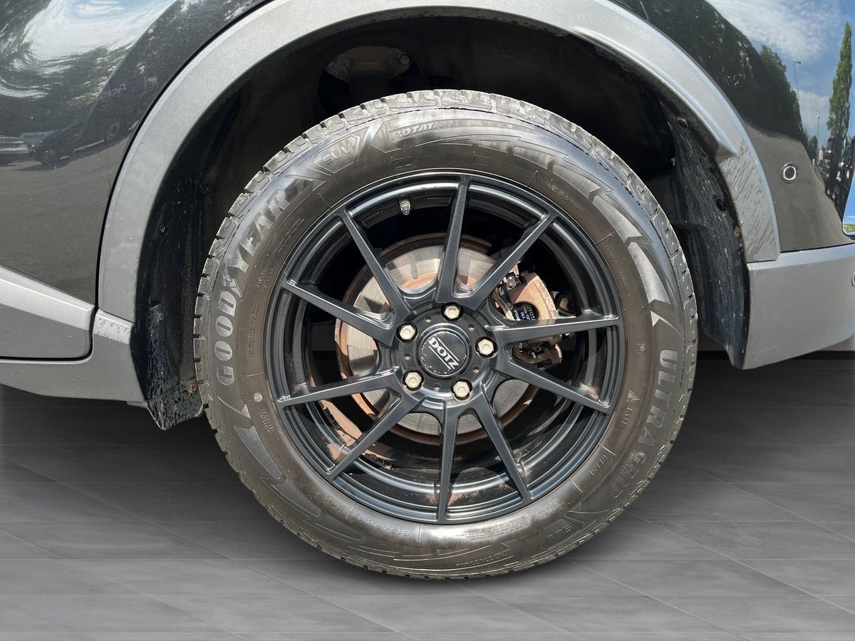 Sort Toyota C-HR fra 2017