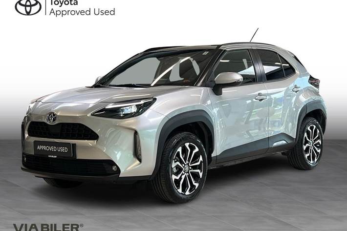 Sølv Toyota Yaris Cross fra 2023 set udefra