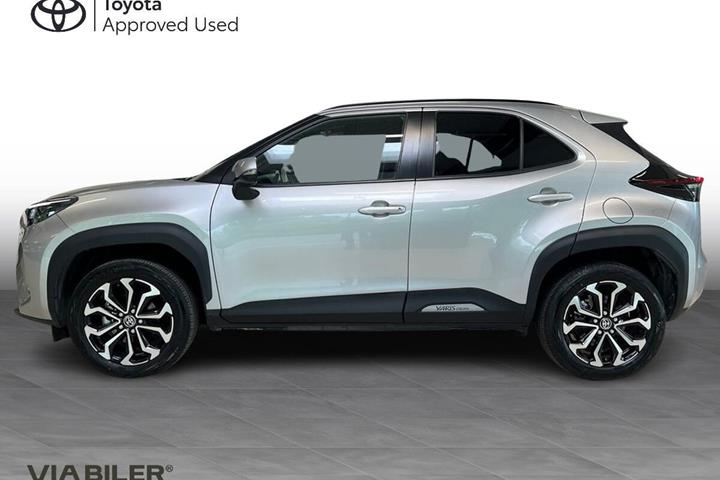 Sølv Toyota Yaris Cross fra 2023