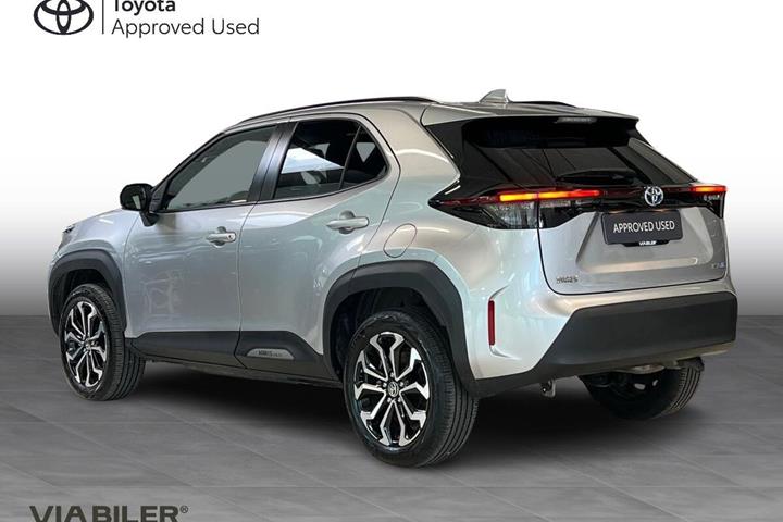 Sølv Toyota Yaris Cross fra 2023