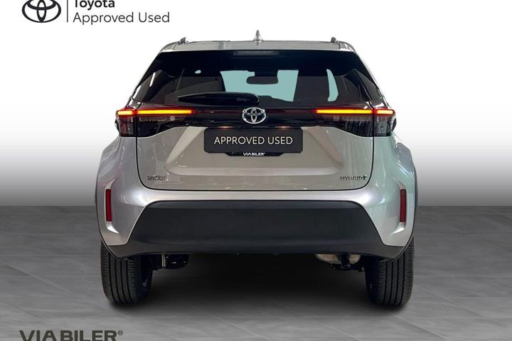 Sølv Toyota Yaris Cross fra 2023