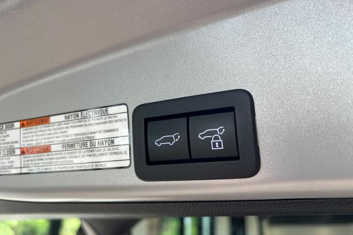 Sølv Toyota Yaris Cross fra 2023