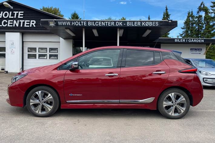 Rød Nissan Leaf fra 2018