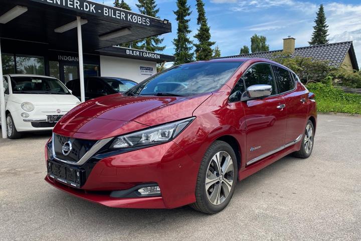 Rød Nissan Leaf fra 2018