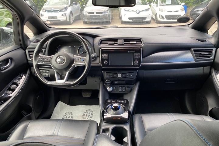 Rød Nissan Leaf fra 2018