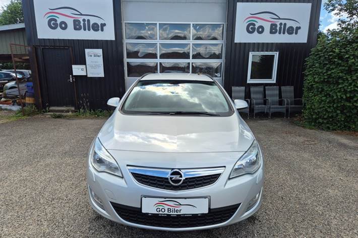 Grøn Opel Astra fra 2012