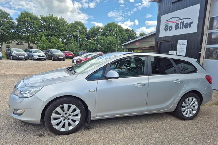 Grøn Opel Astra fra 2012