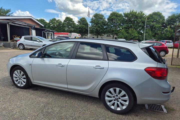 Grøn Opel Astra fra 2012