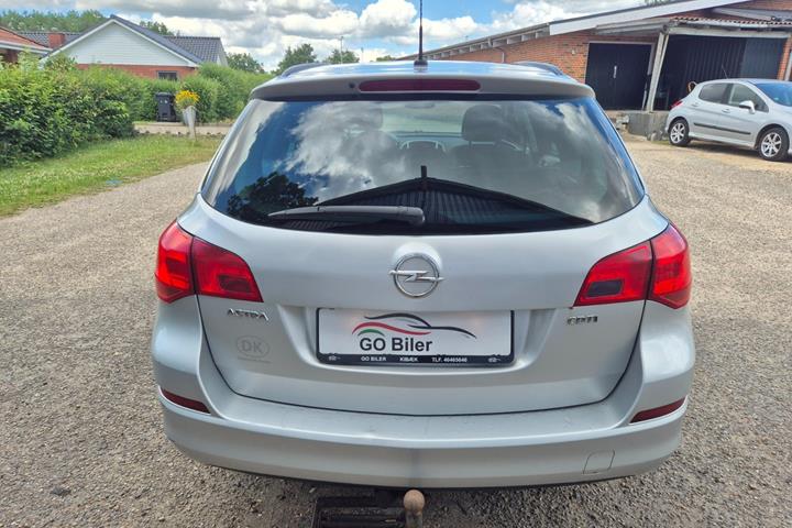 Grøn Opel Astra fra 2012