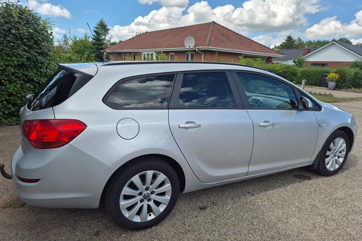 Grøn Opel Astra fra 2012