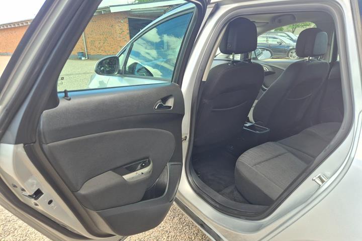 Grøn Opel Astra fra 2012