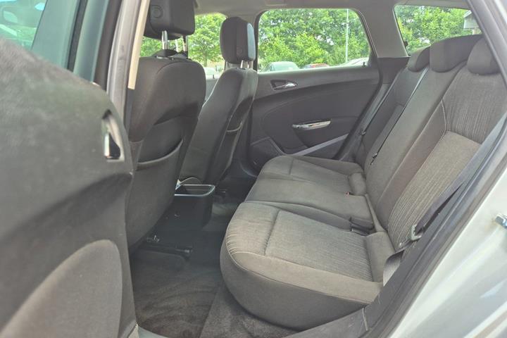 Grøn Opel Astra fra 2012
