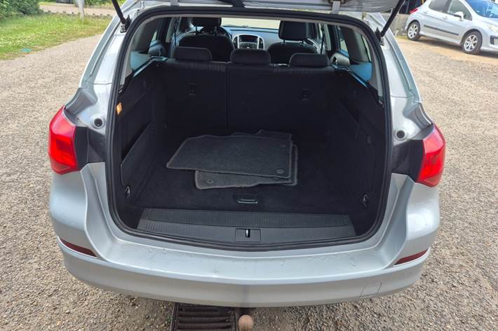 Grøn Opel Astra fra 2012
