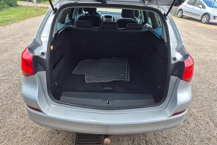 Grøn Opel Astra fra 2012