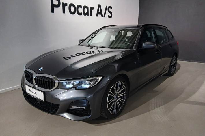 Grå BMW 330i fra 2020 set udefra