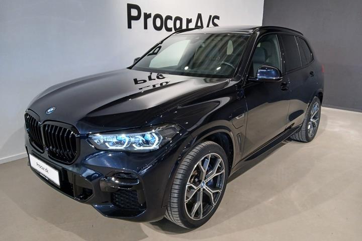 Sort BMW X5 fra 2022 set udefra