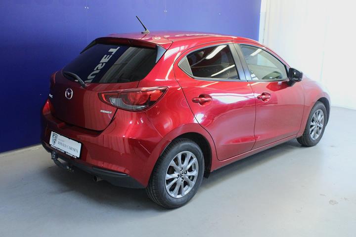 Rød Mazda 2 fra 2020