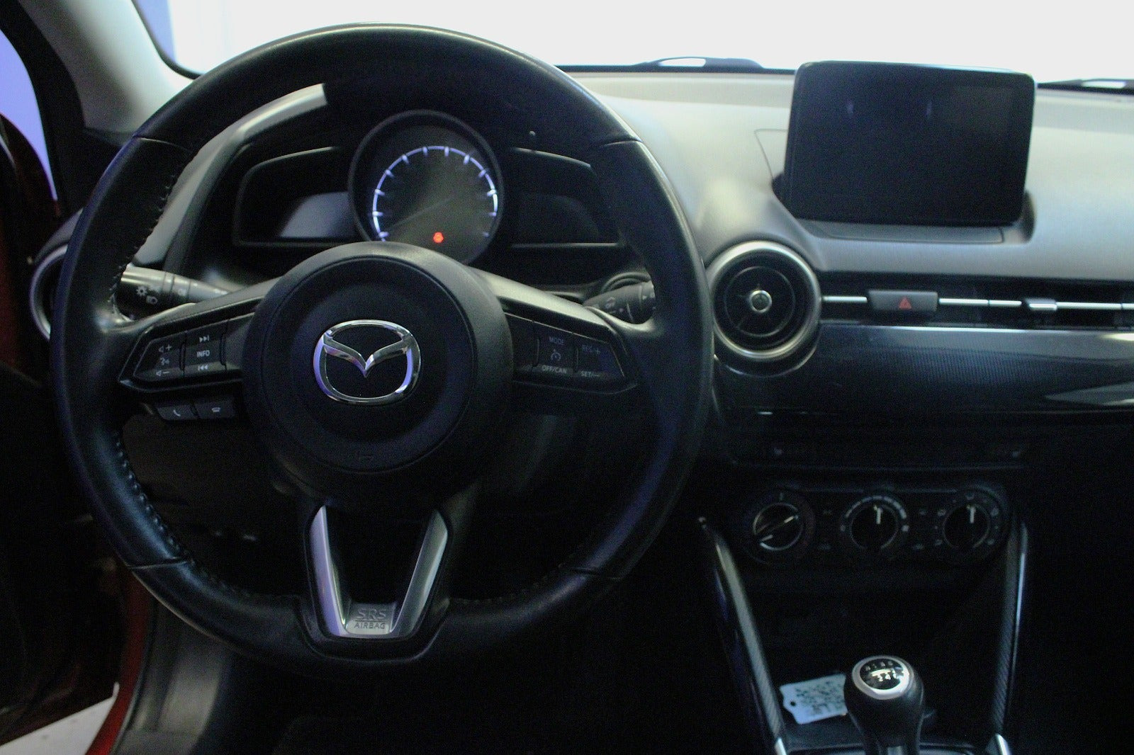 Rød Mazda 2 fra 2020