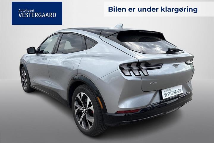 Sølv Ford Mustang Mach-E fra 2021