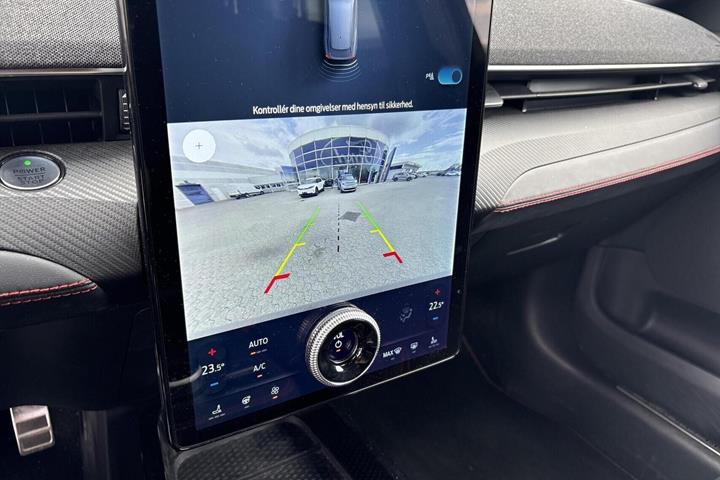 Sølv Ford Mustang Mach-E fra 2021