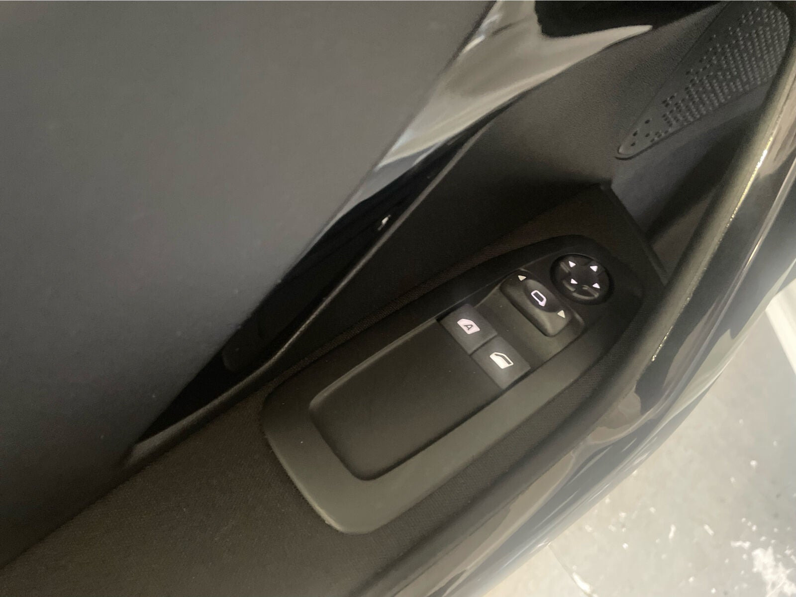 Hvid Peugeot 208 fra 2017
