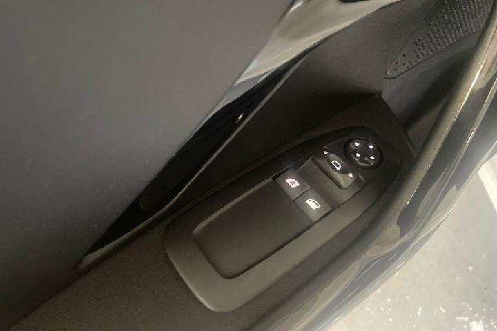 Hvid Peugeot 208 fra 2017