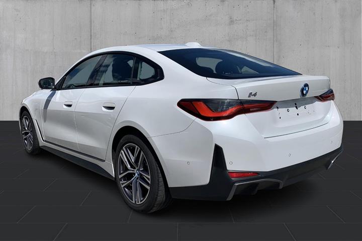 Hvid BMW i4 fra 2022