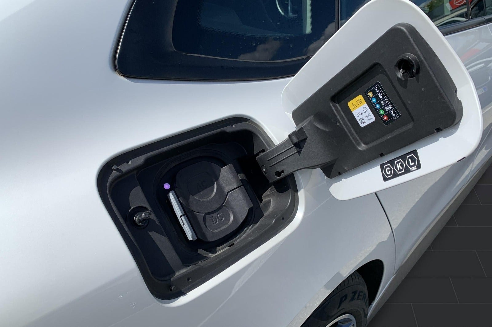Hvid BMW i4 fra 2022