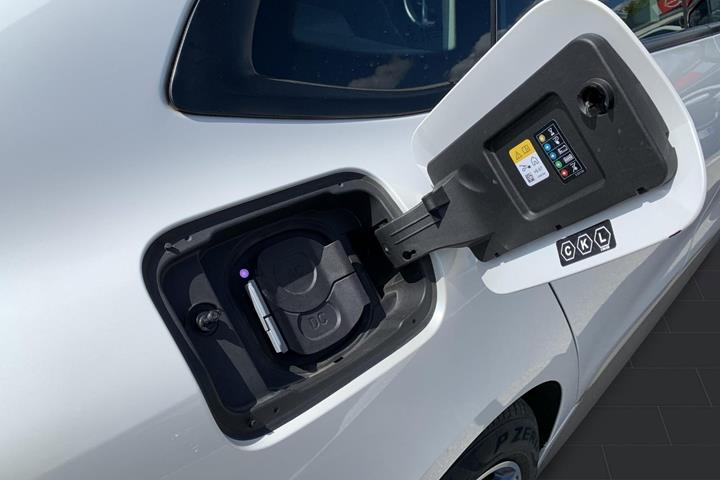 Hvid BMW i4 fra 2022