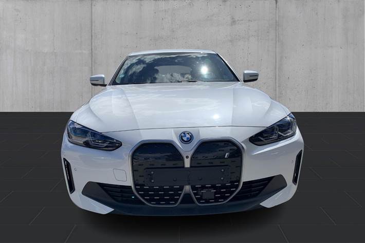 Hvid BMW i4 fra 2022