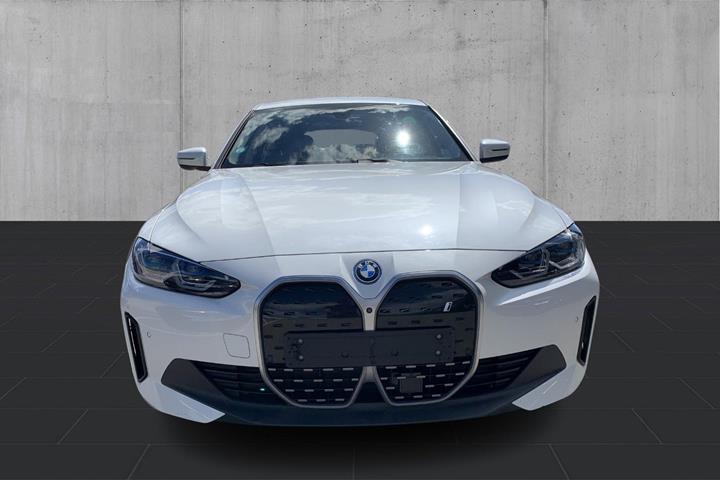 Hvid BMW i4 fra 2022