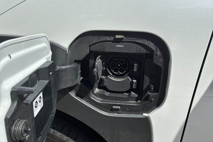 Hvid Subaru Solterra fra 2024