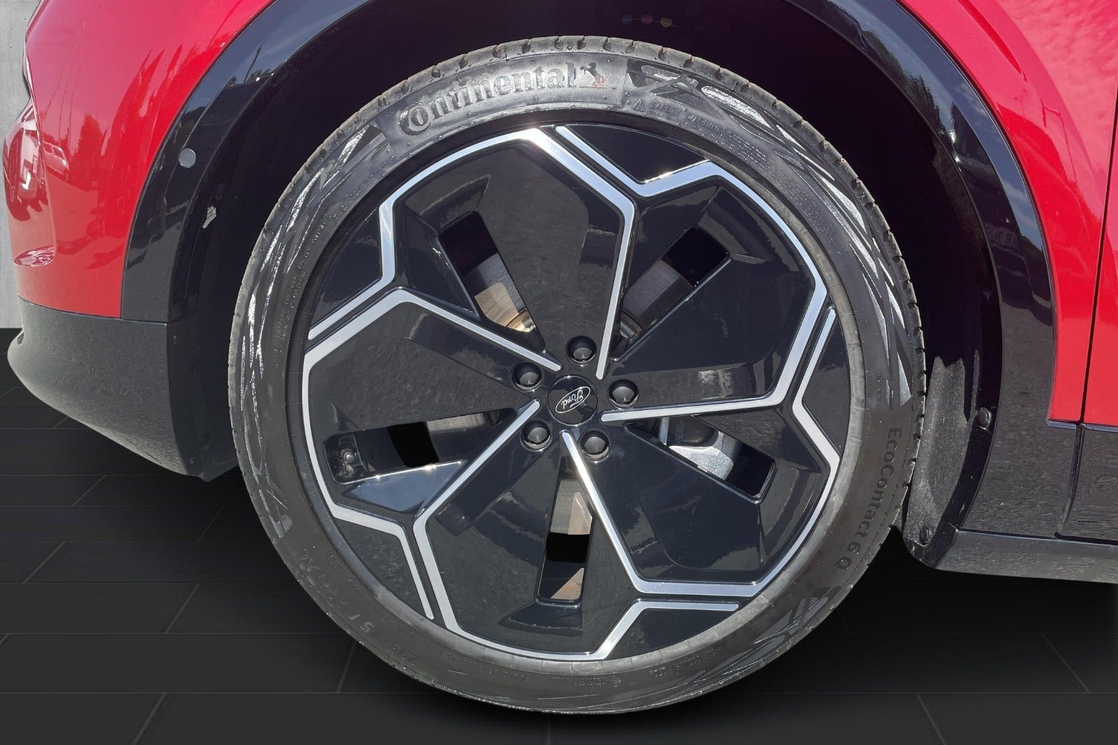 Rød Ford Capri fra 2025