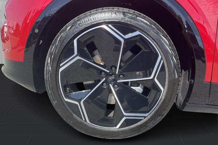 Rød Ford Capri fra 2025
