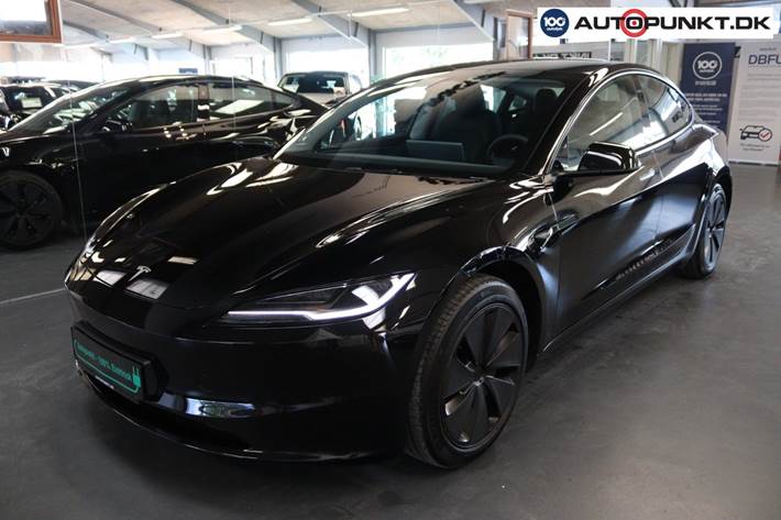 Sort Tesla Model 3 fra 2024