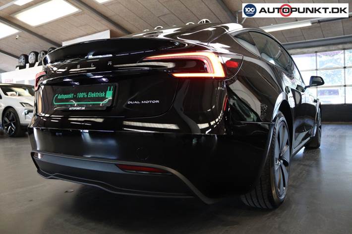 Sort Tesla Model 3 fra 2024