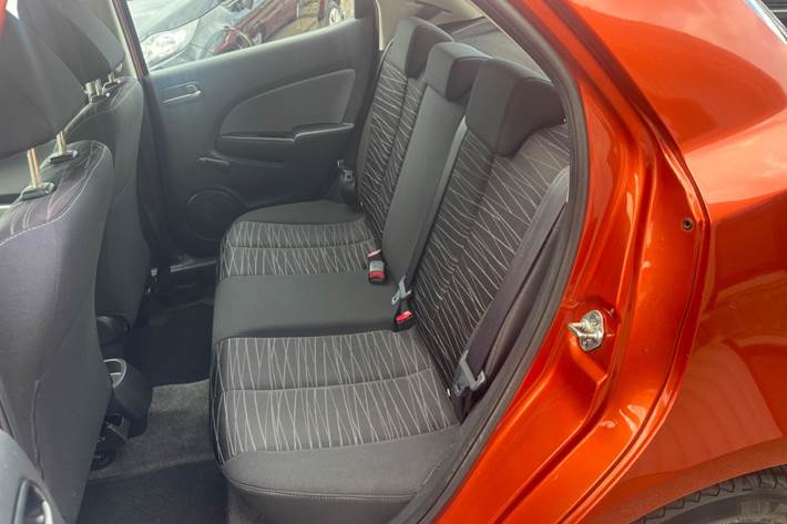 Orange Mazda 2 fra 2009