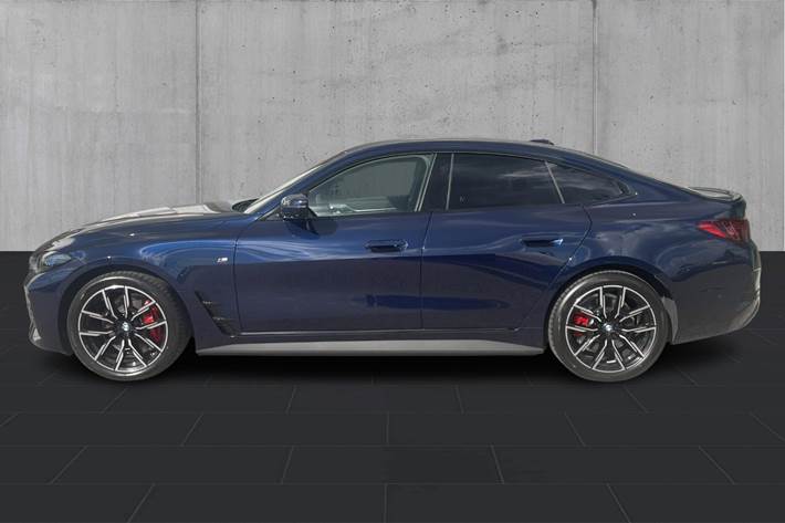Blå BMW i4 fra 2025