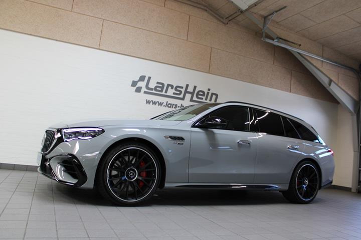 Grå Mercedes E53 fra 2025