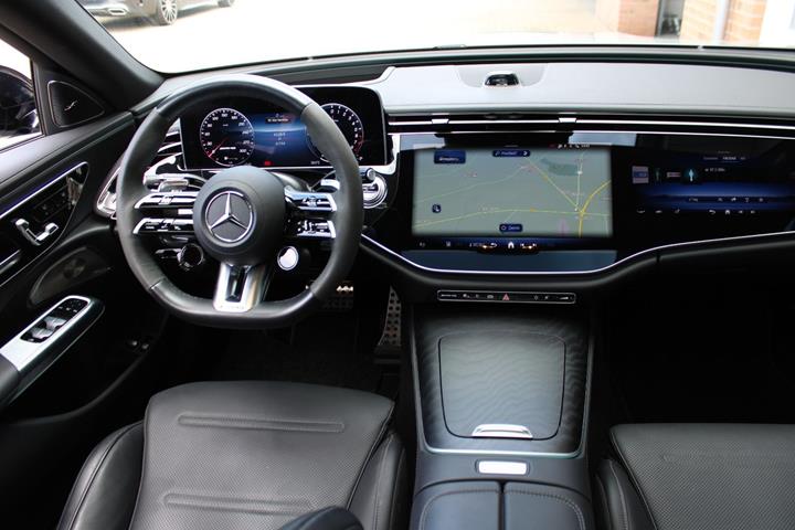 Grå Mercedes E53 fra 2025